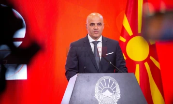 Премиерот Ковачевски на увид во градежните работи за изградба на социјална зграда во општина Бутел