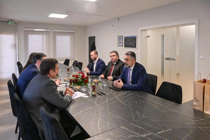 Средба на секретарите на СДСМ и Самоопределување, Зечевиќ-Рама во Приштина