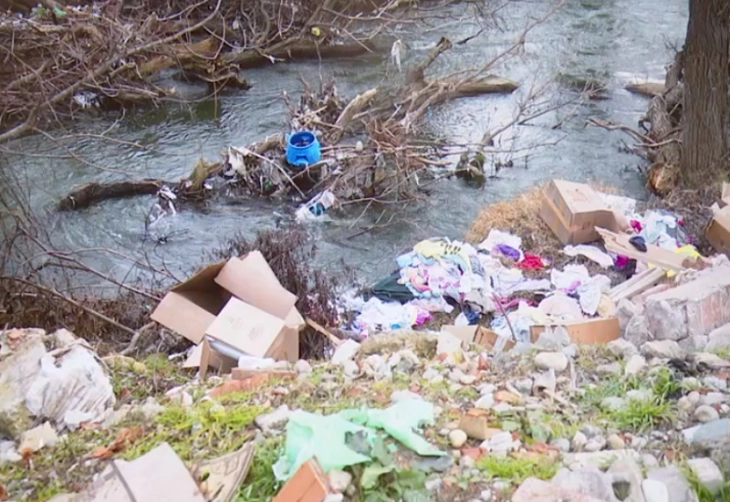 Hazardous waste deposited at illegal landfill in Gjorche Petrov, Skopje Mayor says municipality its top client