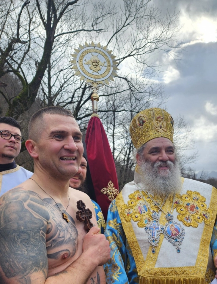 Во Радика по светиот крст скокнаа над 200 лица, најсреќен Александар Најдоски од Битола