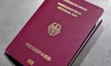 Бундестагот ја олесни процедурата за стекнување германски пасош и двојно државјанство