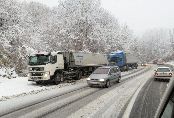 Ban on heavy vehicles along several routes, winter traffic advisory active