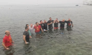 Со традиционалното капење на рибарите во Охрид одбележан празникот Свети Јован Крстител