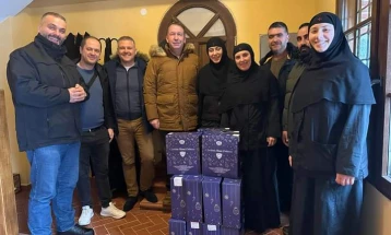 МПС донираше новогодишни пакетчиња за манастирот во Рајчица и џамија во Дебар