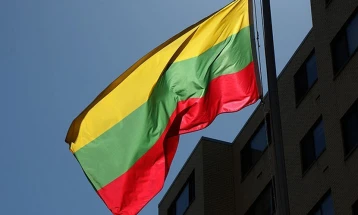 Армонаитe: Наместо да штедат, Литванците треба да дадат пари за тенкови