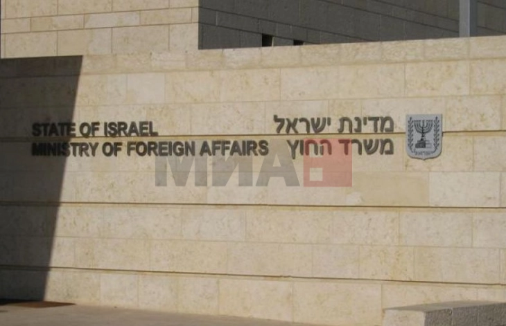 Израел негираше дека шефот на дипломатијата предложил преместување на Палестинците на вештачки остров