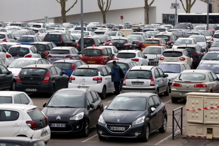 Shumica e automobilave në BE lëshojnë sasi të njëjtë të dioksid karbonit si para 12 viteve