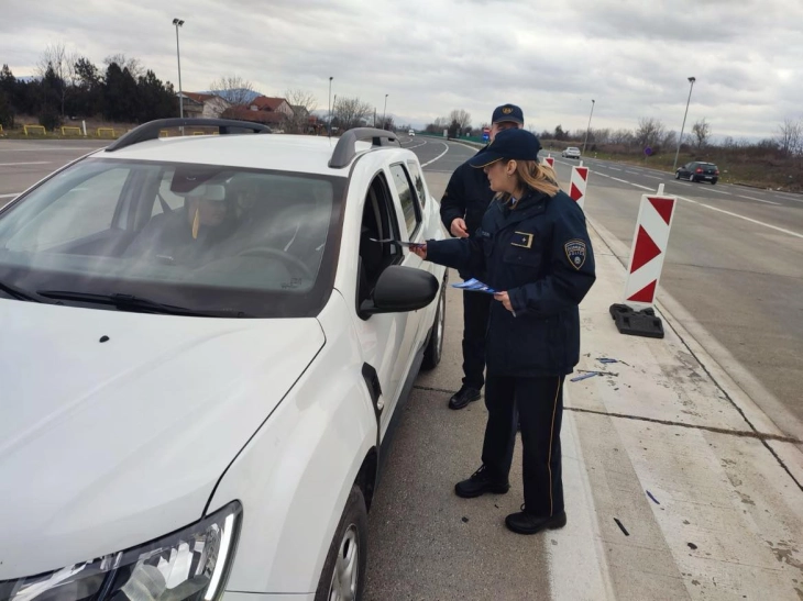 Превентивна активност на СВР Скопје и РСБСП „Биди подготвен за безбедно патување во зима, користи зимска опрема“ 