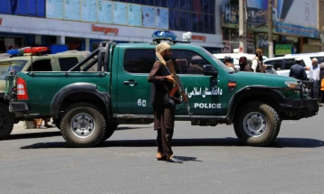 Најмалку 33 лица загинаа, а 16 се повредени во одвоени сообраќајни несреќи во Авганистан