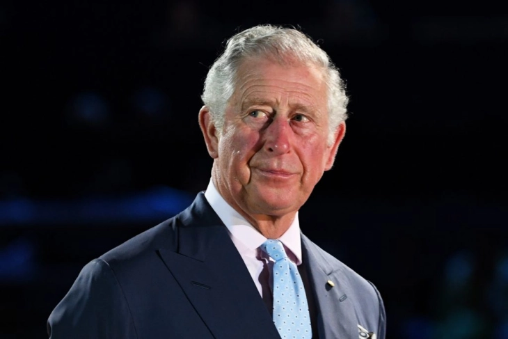 Британскиот крал Чарлс Трети е отпуштен од болница по операција на простата