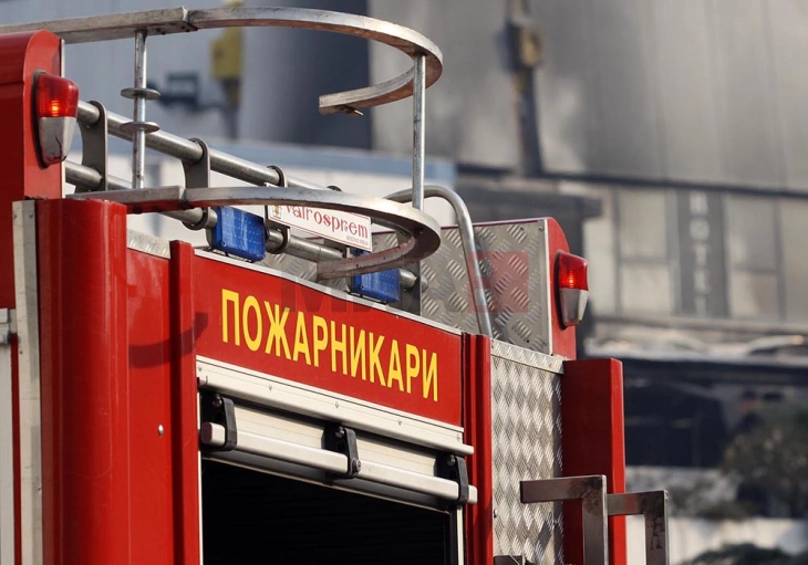 Две бараки зафатени со пожар во Драчево, нема повредени