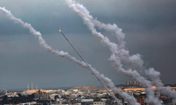 Skaj njuz: Në një sulm ajror në Gaza është goditur një kishë ortodokse greke ku kanë qenë të strehuar palestinezë të shpërngulur