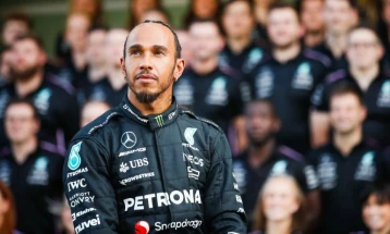 Hamilton to make shock switch from Mercedes to Ferrari in 2025