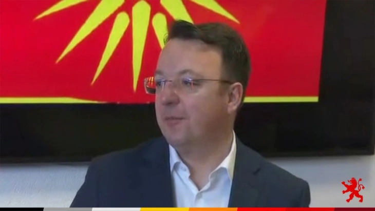 Николоски: Македонецот е национално погазен, економијата тоне, а корупцијата цвета