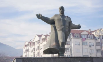 Полицијата трага по сторителите кои го освекрнавија споменикот на Гоце Делчев во Струмица