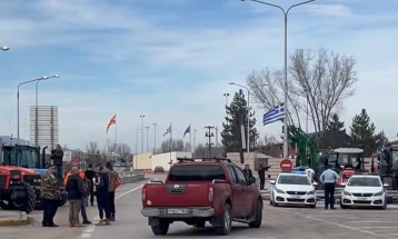 Земјоделците од северозападна Грција најавуваат блокади на камионите на граничниот премин Ники од и кон Северна Македонија