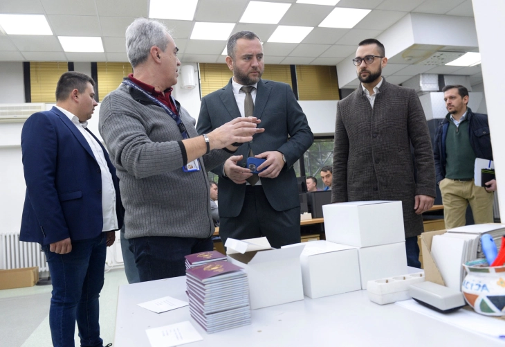 Toshkovski në vizitë të seksionit për personalizim të dokumenteve personale