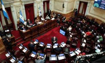 Аргентинскиот парламент го врати на ревизија нацрт-законот на претседателот Милеи за големи реформи