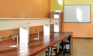 Нови дигитални табли во средното училиште „Марија Кири - Склодовска“