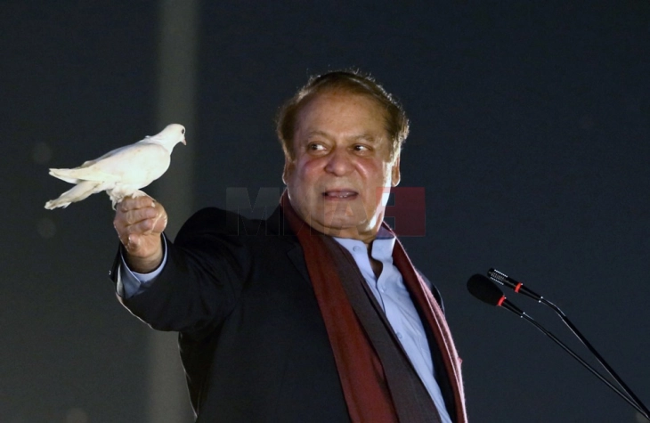 Поранешниот пакистански премиер Наваз Шариф прогласи победа на парламентарните избори во земјата