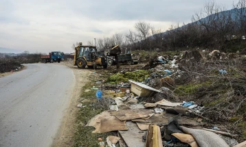 Струмичкото комунално претпријатие ги чисти дивите депонии и јавните зелени површини