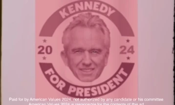 Роберт Ф. Кенеди се извини за рекламата во која тој е претставен како неговиот вујко ЏФК