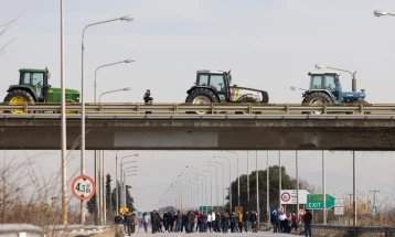 Грчката полиција не им дозволи на земјоделците да го блокираат граничниот премин Евзони-Богородица, сообраќајот се одвива регуларно