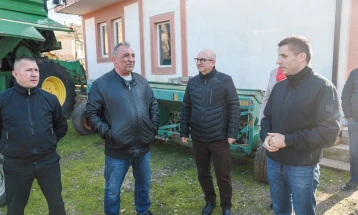 Николовски во Лозово ги презентираше новите мерки за поддршка на земјоделците за 2024 година