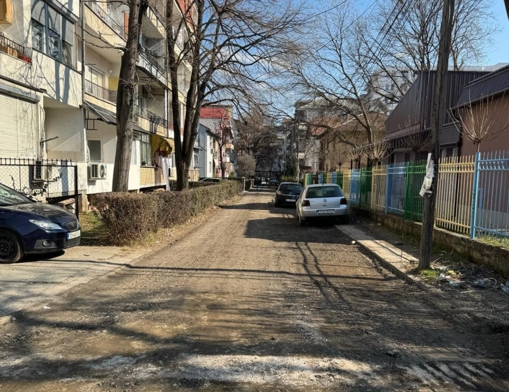 Општина Тетово почна да ги обновува улиците околу Стара градинка