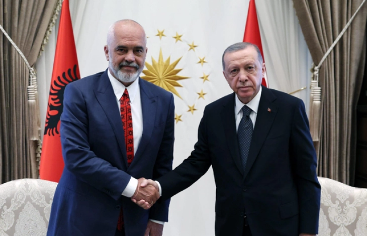 Kryeministri shqiptar nesër për vizitë zyrtare në Turqi, opozita shqiptare në protestë para qeverisë