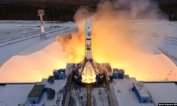 Блумберг: САД им кажале на сојузниците дека Русија „годинава“ може да испрати нуклеарно оружје во вселената