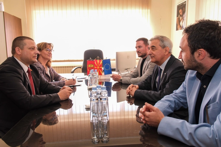 Министерот за локална самоуправа Ристо Пенов во посета на Крушево и Кривогаштани