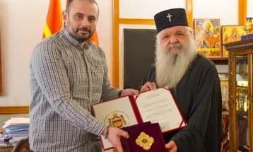 Градоначалникот Орце Горѓиевски одликуван со орден за посебен придонес „Архиепископ Доситеј“ од МПЦ-ОА