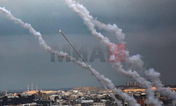 Хамас истрела ракети кон Тел Авив