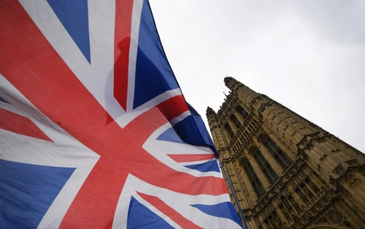 Британските партии трошат десет пати повеќе пари за реклами на Фејсбук и Инстаграм отколку лани