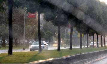 Утре и во петок дожд, викендот претежно сончево и релативно топло