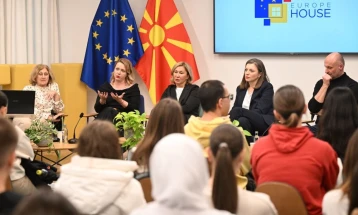 Средношколците од Скопје во „Еurope house“ дискутираа на тема органодонорство