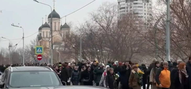 Песков: Собирањето луѓе за погребот на Навални е спротивно на законот