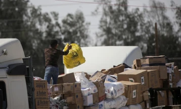 Палестинската Црвена полумесечина доби 10 камиони со помош за Газа