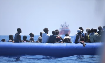 Франција спаси 42 мигранти на брод во Ламанш