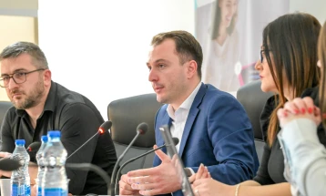 Стефан Андоновски на средба со секретарите на сите општини