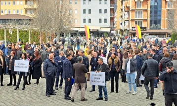 Вработените на петте јавни универзитети на мирен протест побараа потпишување на колективен договор и изедначување со УКИМ