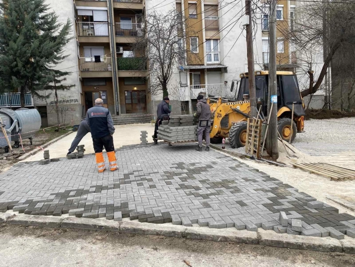 Почна уредување на простор пред згради на „Тоде Думба“ во Куманово