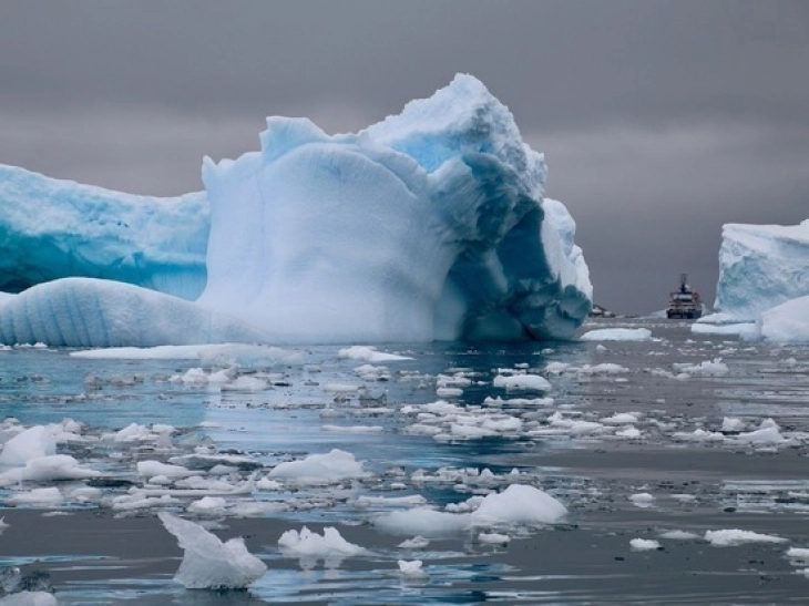 Арктикот во наредните години во лето би можел да има денови „без мраз“