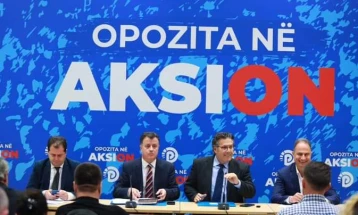 Опозициските албански демократи се погласни во барањето техничка влада за слободни избори