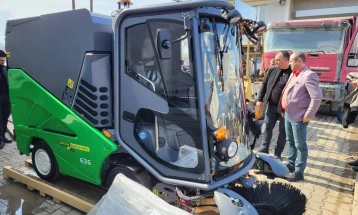 Набавено ново специјализирано возило за одржување на хигиената во општина Неготино