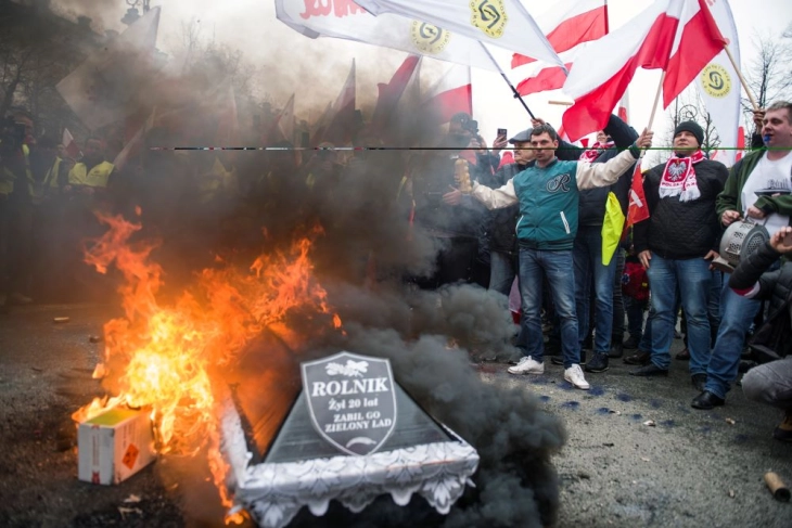 Së paku 12 të arrestuar në protestat e bujqve në Varshavë