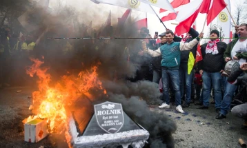 Së paku 12 të arrestuar në protestat e bujqve në Varshavë