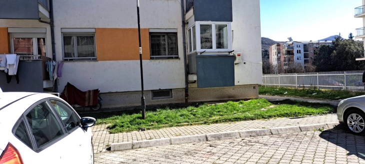 Жена падна од трети кат на социјална зграда во Охрид, приведени две лица