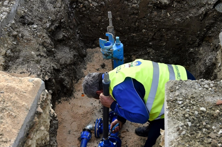 Арсовска изврши увид во реконструкција на водоводна мрежа во општина Гази Баба